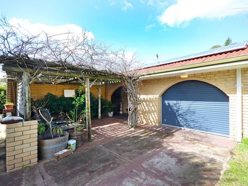 4 Irverna Place, Girrawheen WA 6064
