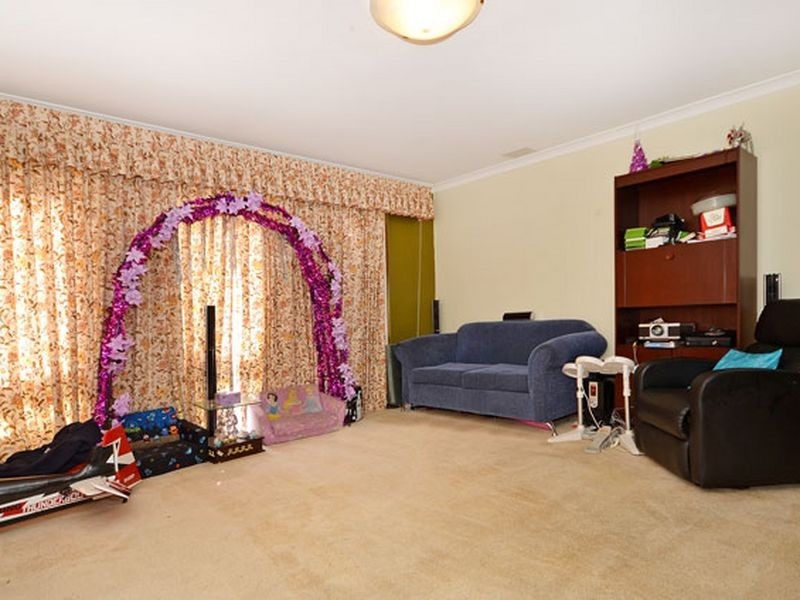 4 Irverna Place, Girrawheen WA 6064