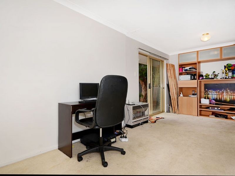 4 Irverna Place, Girrawheen WA 6064