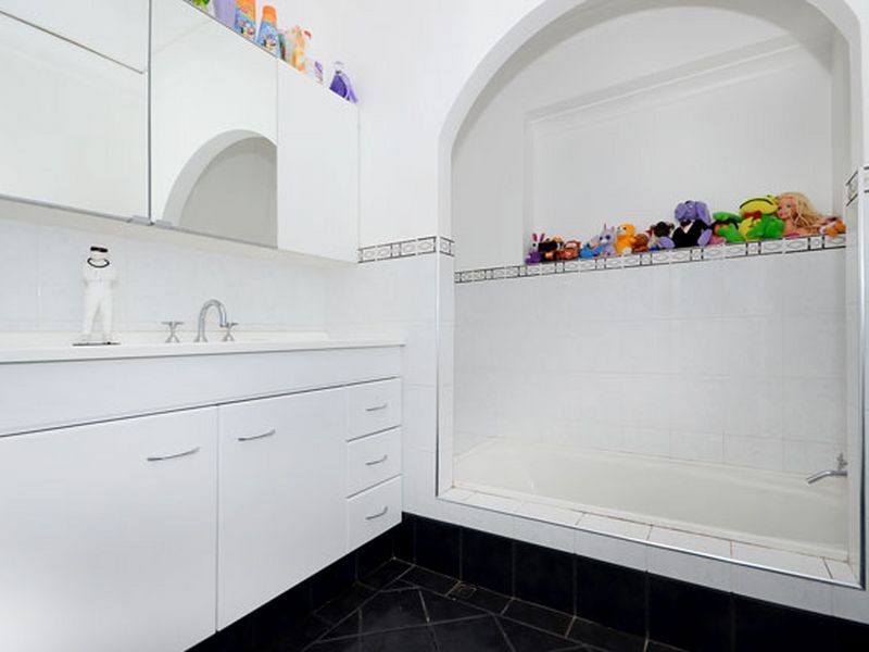 4 Irverna Place, Girrawheen WA 6064