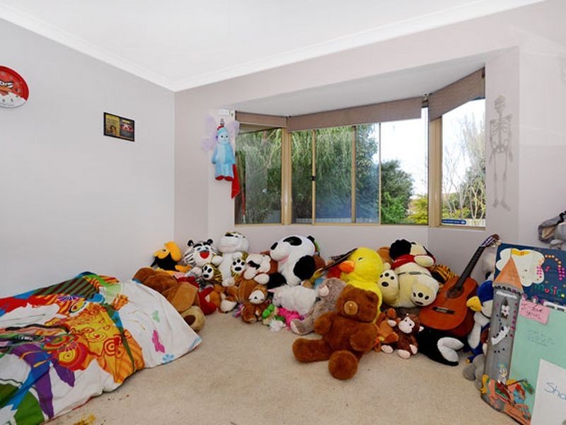 4 Irverna Place, Girrawheen WA 6064