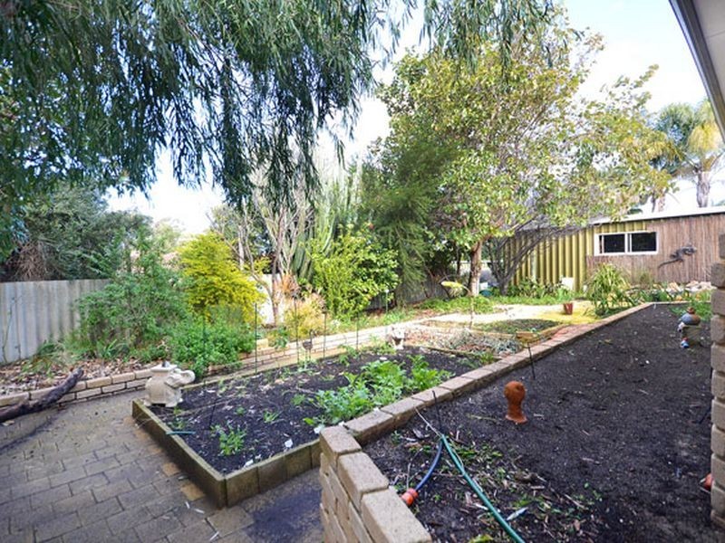 4 Irverna Place, Girrawheen WA 6064