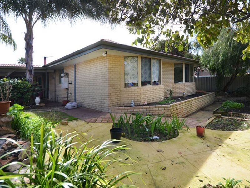 4 Irverna Place, Girrawheen WA 6064