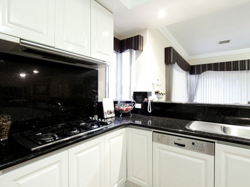 26 Fairbairn Road, Coogee WA 6166