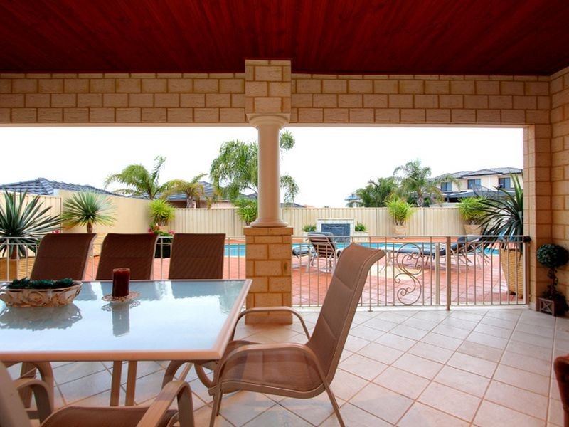 26 Fairbairn Road, Coogee WA 6166