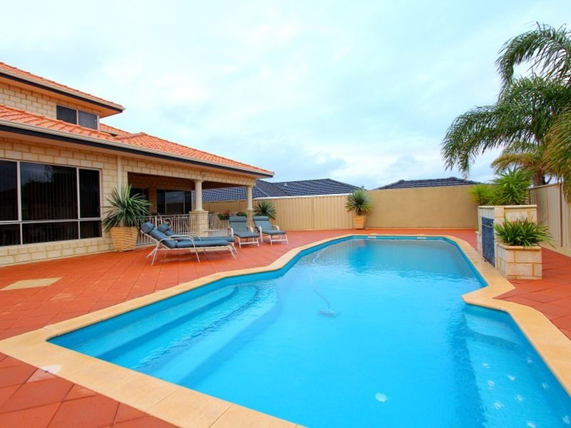 26 Fairbairn Road, Coogee WA 6166