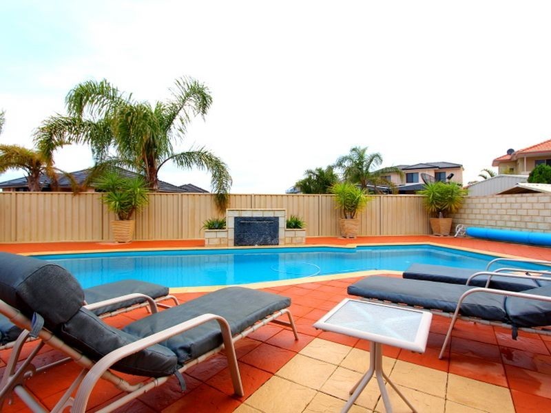 26 Fairbairn Road, Coogee WA 6166