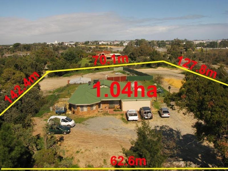 4 Leach Way, Gnangara WA 6077