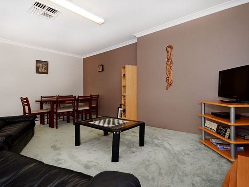 4 Leach Way, Gnangara WA 6077
