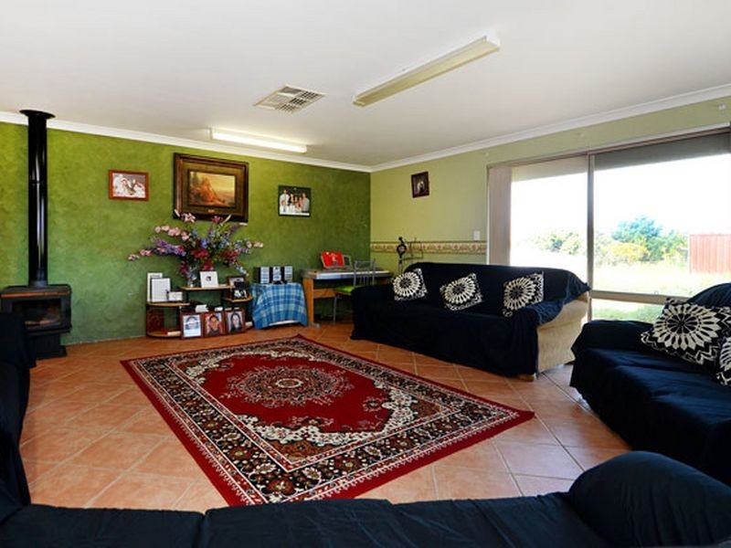 4 Leach Way, Gnangara WA 6077