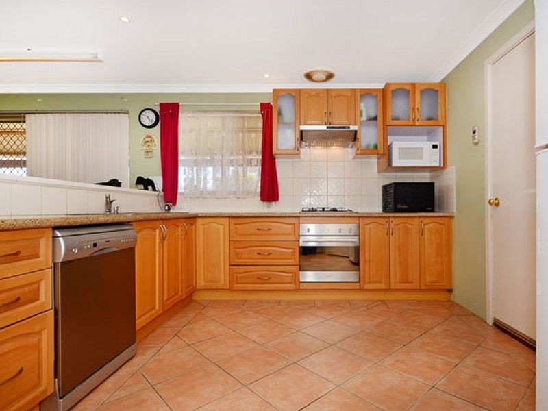 4 Leach Way, Gnangara WA 6077