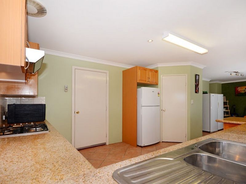 4 Leach Way, Gnangara WA 6077