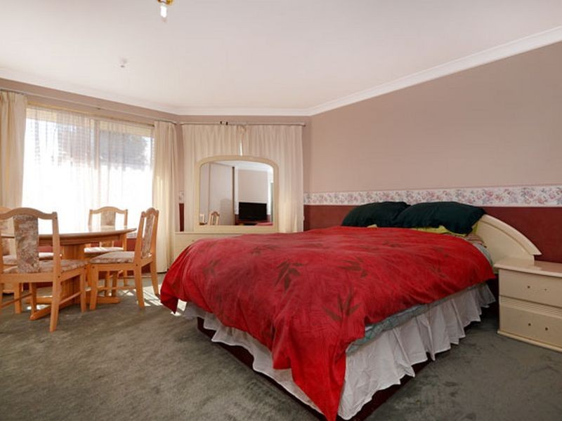 4 Leach Way, Gnangara WA 6077