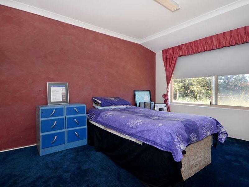 4 Leach Way, Gnangara WA 6077