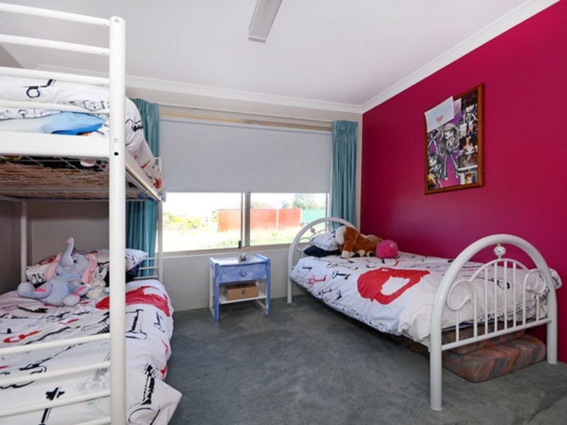 4 Leach Way, Gnangara WA 6077