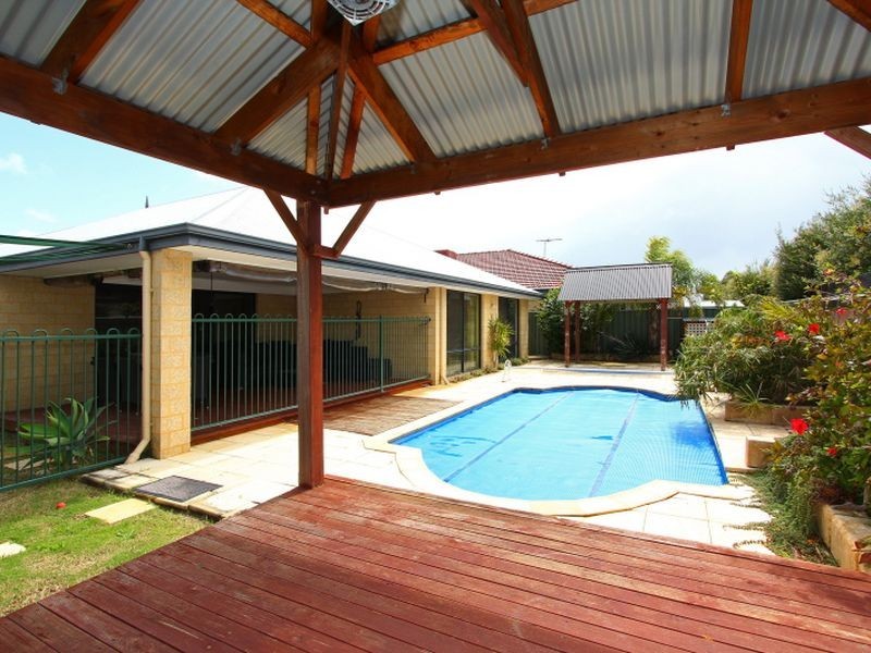 15 Regency Ramble, Wattle Grove WA 6107