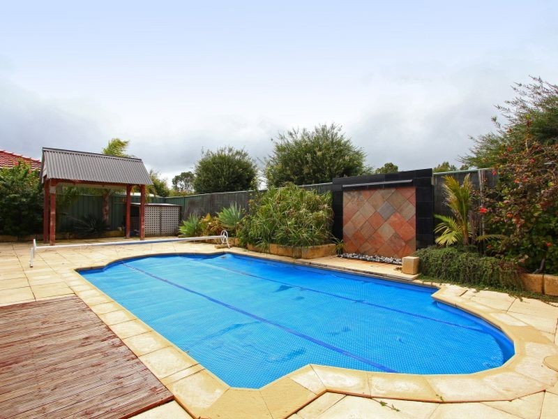 15 Regency Ramble, Wattle Grove WA 6107