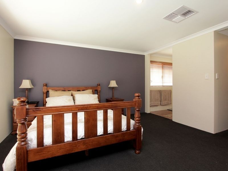 15 Regency Ramble, Wattle Grove WA 6107