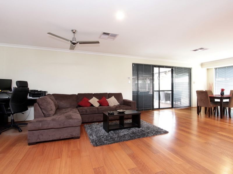 15 Regency Ramble, Wattle Grove WA 6107