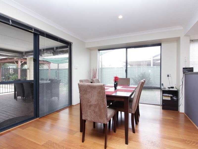 15 Regency Ramble, Wattle Grove WA 6107