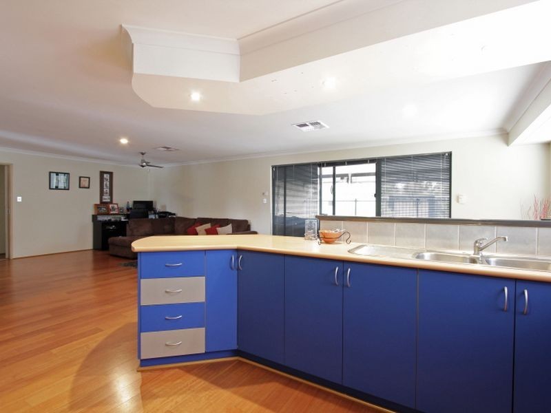 15 Regency Ramble, Wattle Grove WA 6107