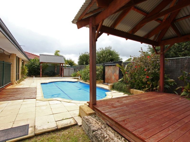 15 Regency Ramble, Wattle Grove WA 6107