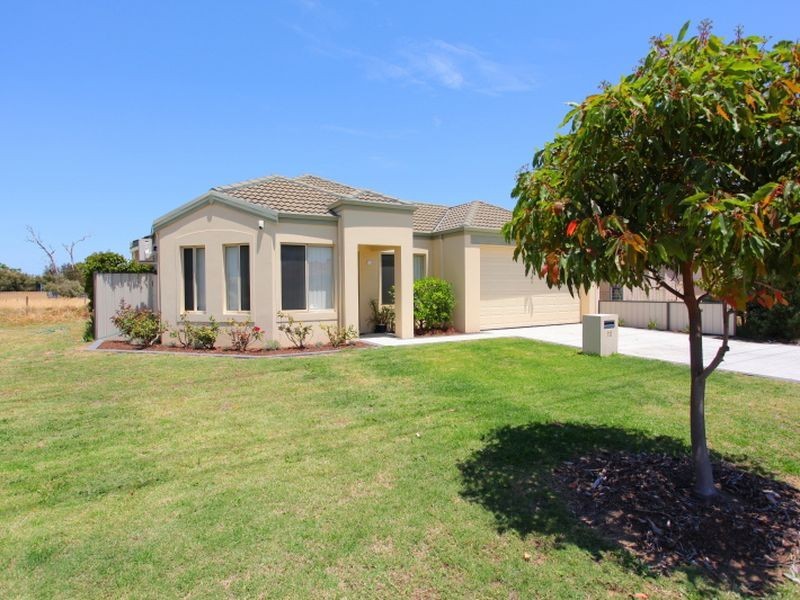 111 Centre Street, Queens Park WA 6107