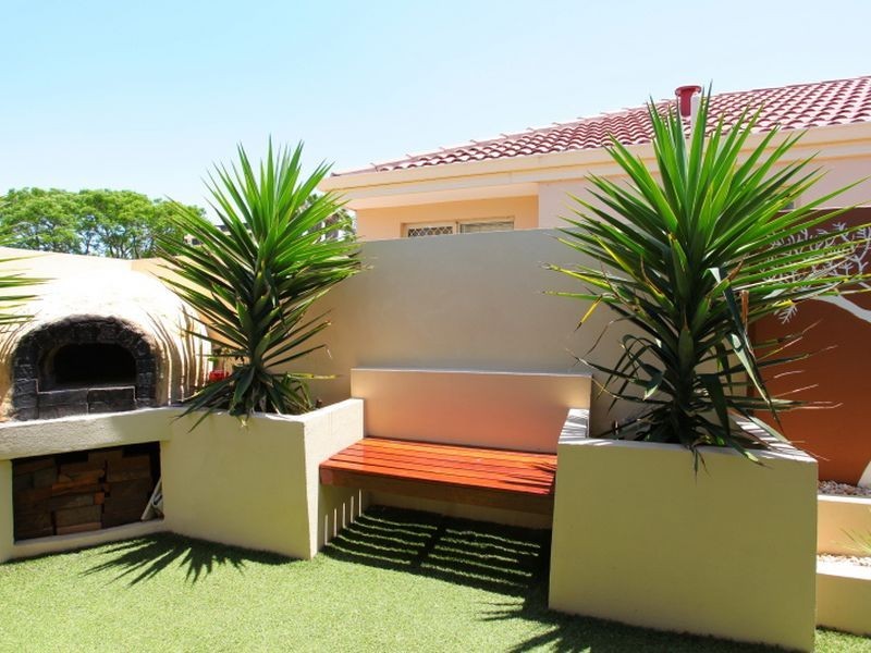 111 Centre Street, Queens Park WA 6107