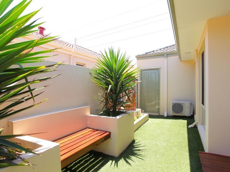 111 Centre Street, Queens Park WA 6107