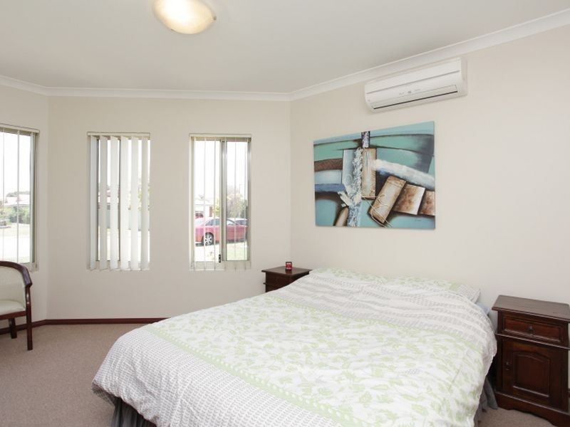 111 Centre Street, Queens Park WA 6107