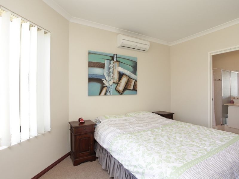 111 Centre Street, Queens Park WA 6107