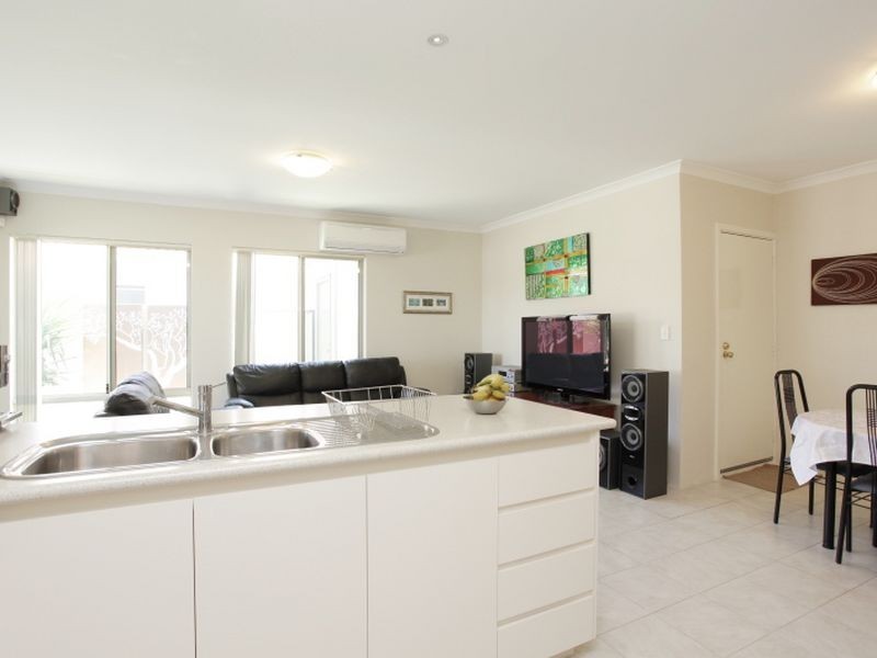 111 Centre Street, Queens Park WA 6107