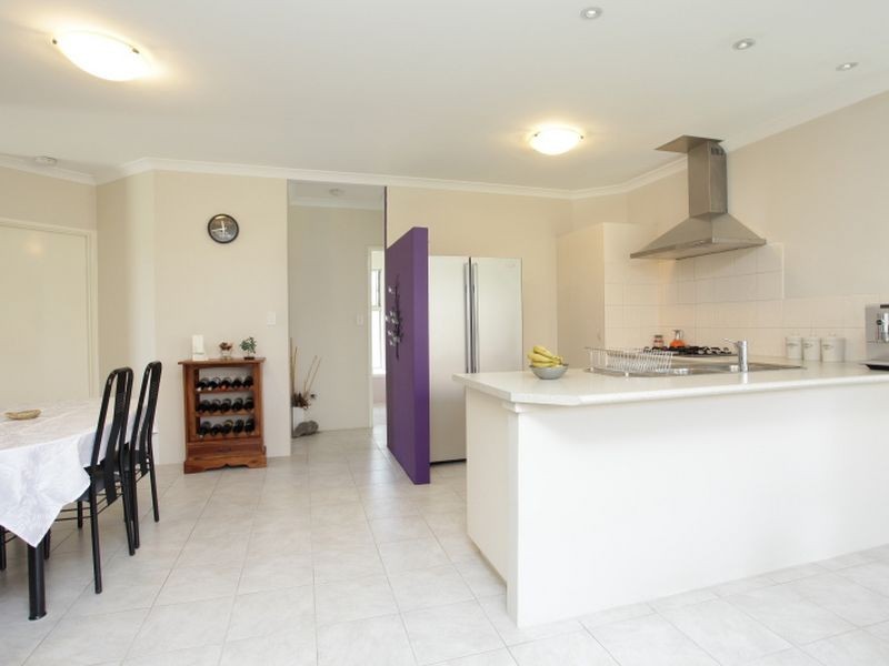 111 Centre Street, Queens Park WA 6107