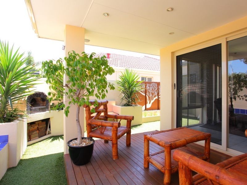 111 Centre Street, Queens Park WA 6107