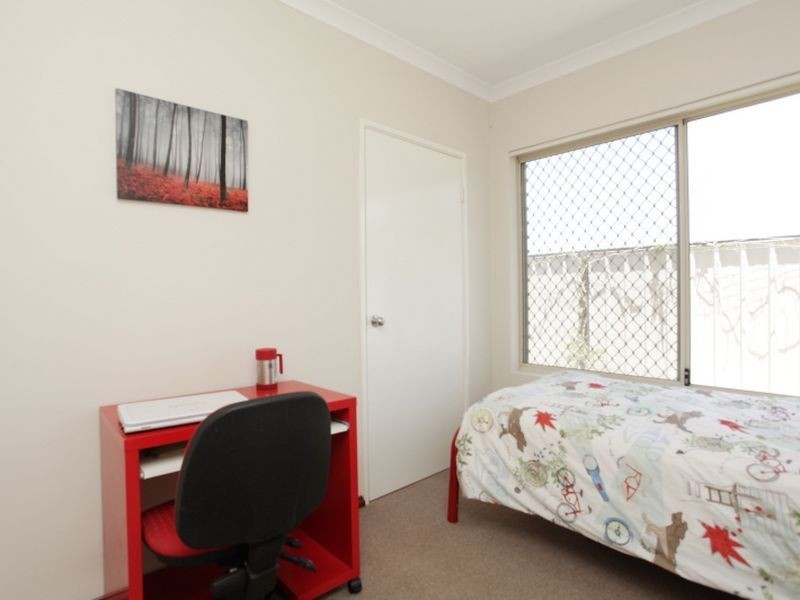 111 Centre Street, Queens Park WA 6107