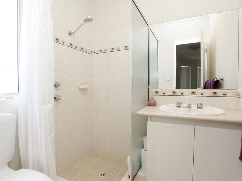 111 Centre Street, Queens Park WA 6107