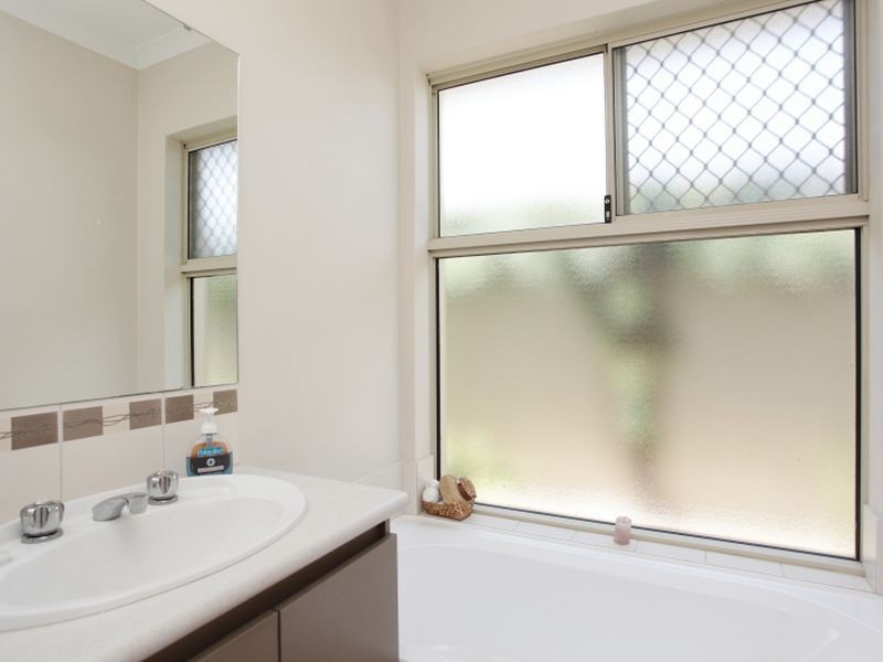 111 Centre Street, Queens Park WA 6107