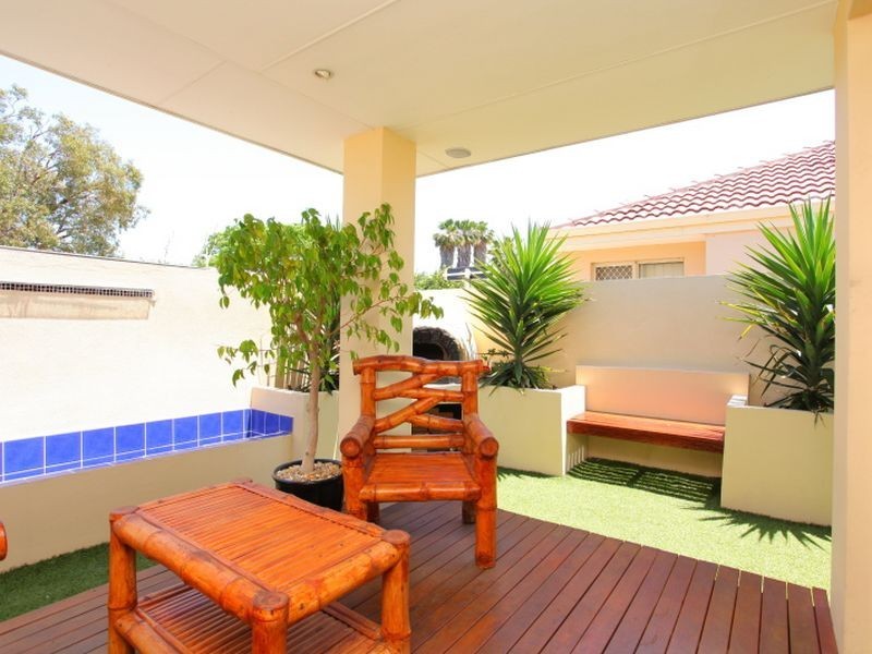 111 Centre Street, Queens Park WA 6107