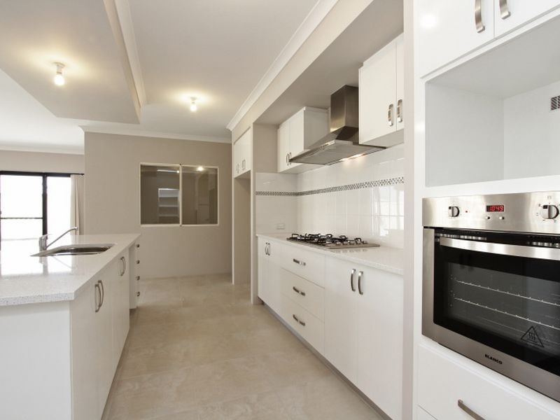 8 Krypton Lane, Wattle Grove WA 6107