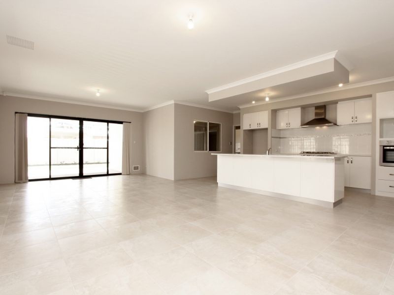 8 Krypton Lane, Wattle Grove WA 6107