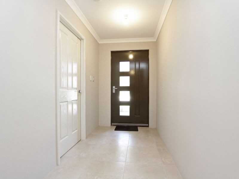 8 Krypton Lane, Wattle Grove WA 6107