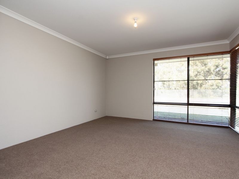 8 Krypton Lane, Wattle Grove WA 6107