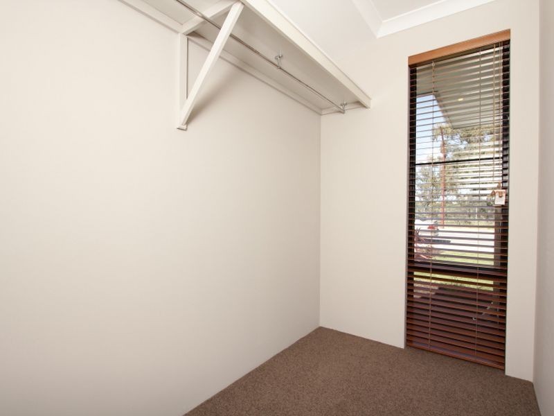 8 Krypton Lane, Wattle Grove WA 6107