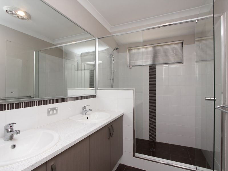 8 Krypton Lane, Wattle Grove WA 6107