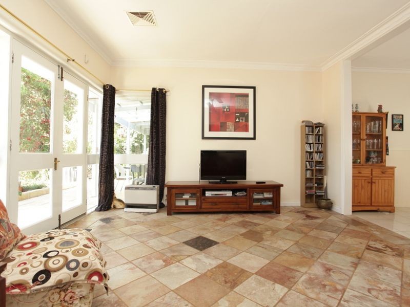 1 Noel Road, Gooseberry Hill WA 6076