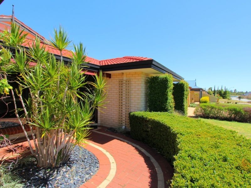 4 Excelsior Drive, Canning Vale WA 6155