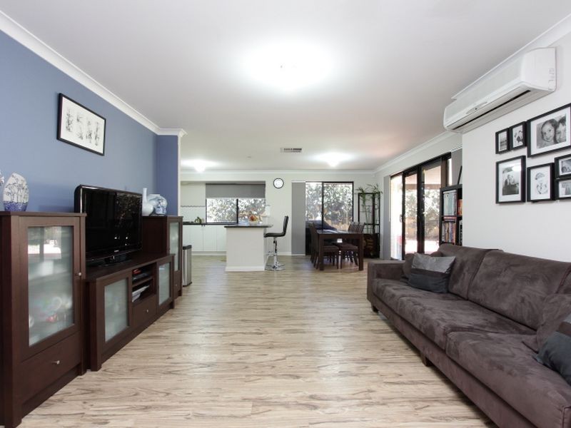 4 Excelsior Drive, Canning Vale WA 6155