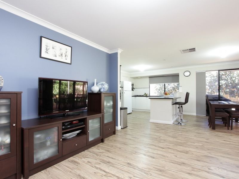 4 Excelsior Drive, Canning Vale WA 6155