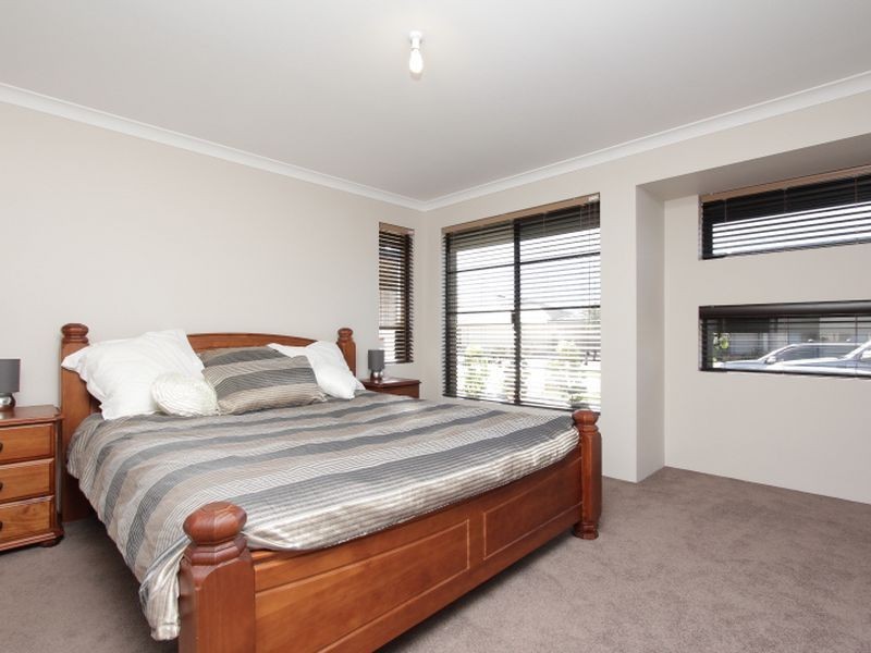 20 Pleasant Avenue, Piara Waters WA 6112