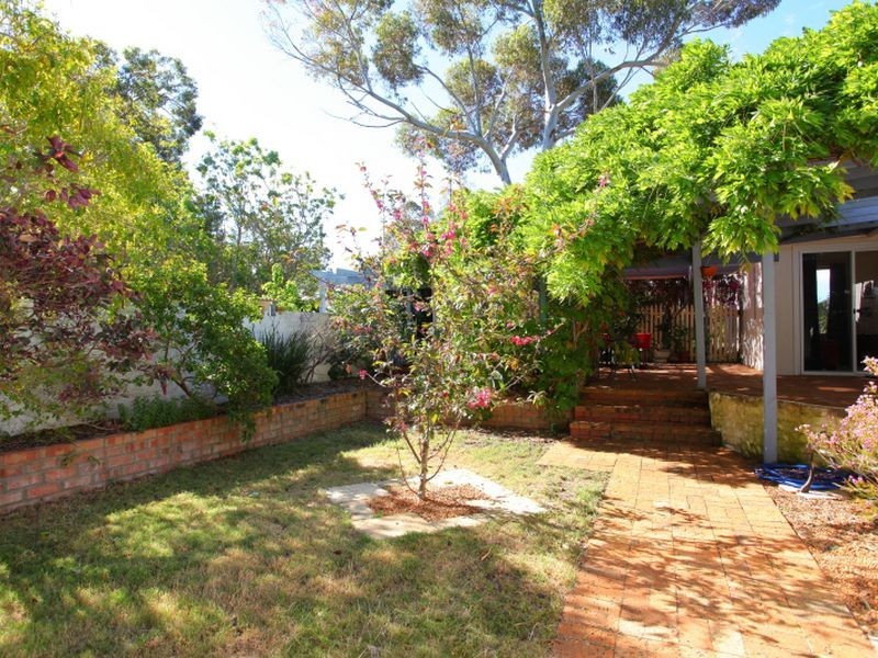 1 Noel Road, Gooseberry Hill WA 6076